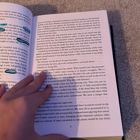 Has a little bit of highlighting - Picture 7 of 7